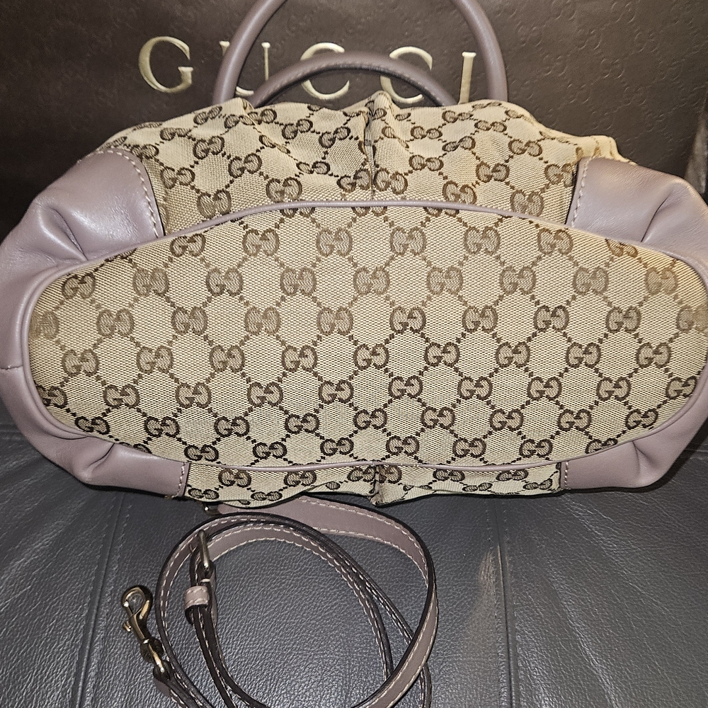 Gucci Satchel Bag W/ Lavendar Trim - Picture 5 of 8